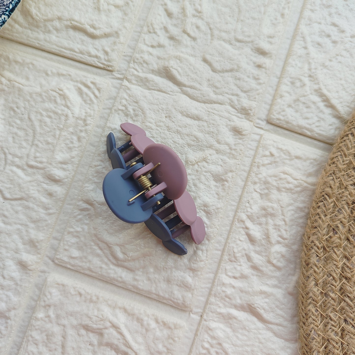 DUAL SHADE BUTTON CLAWS