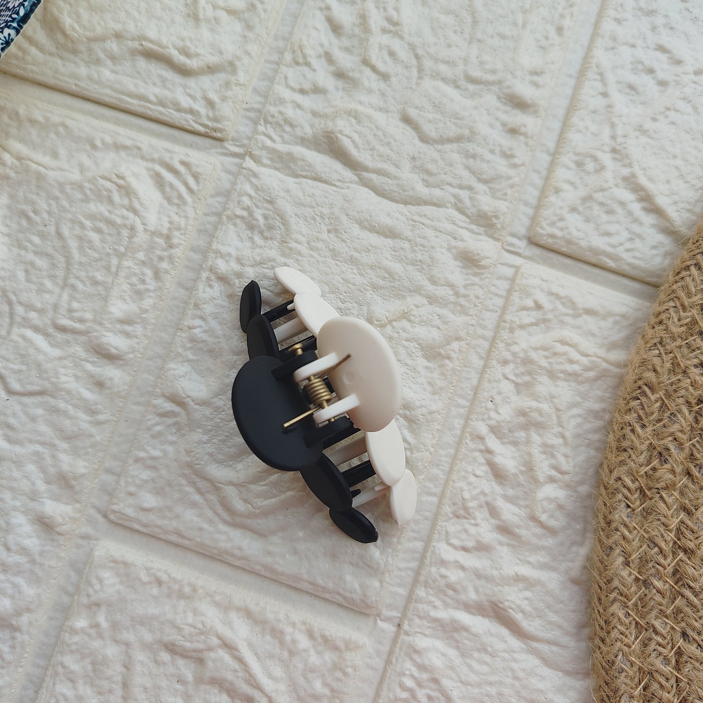 DUAL SHADE BUTTON CLAWS