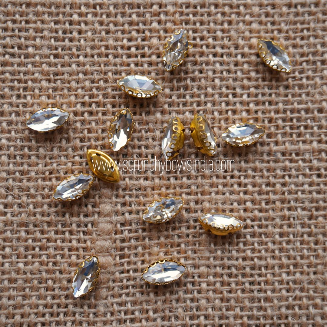 Small Eye Clipstones - White