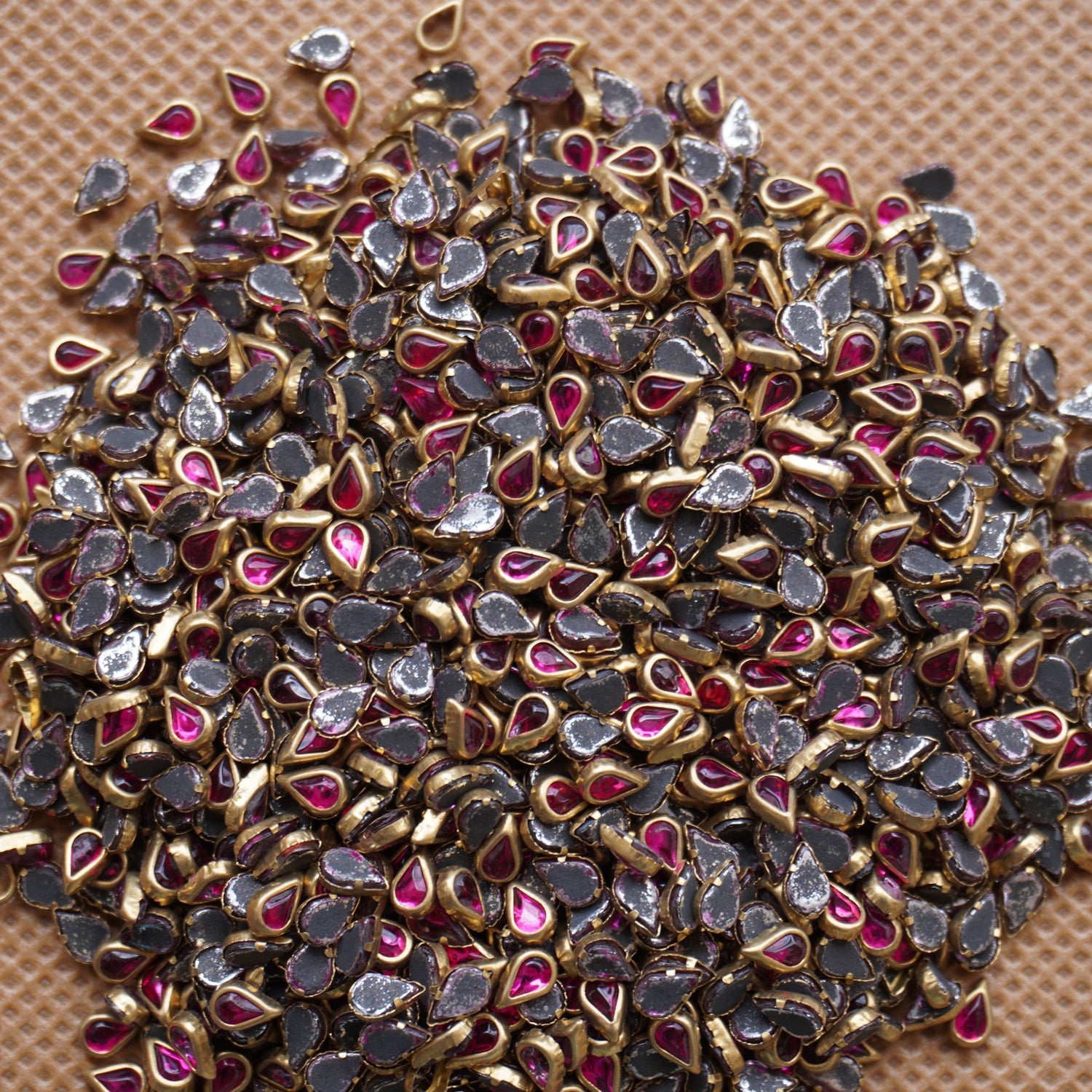Glass Thilakam