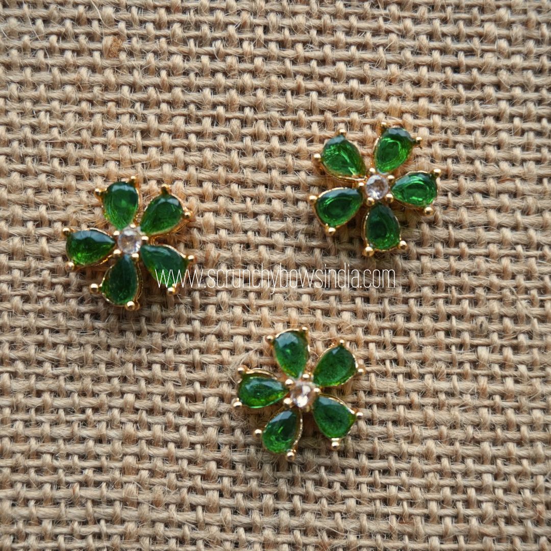 15X15 Green Flower Charm