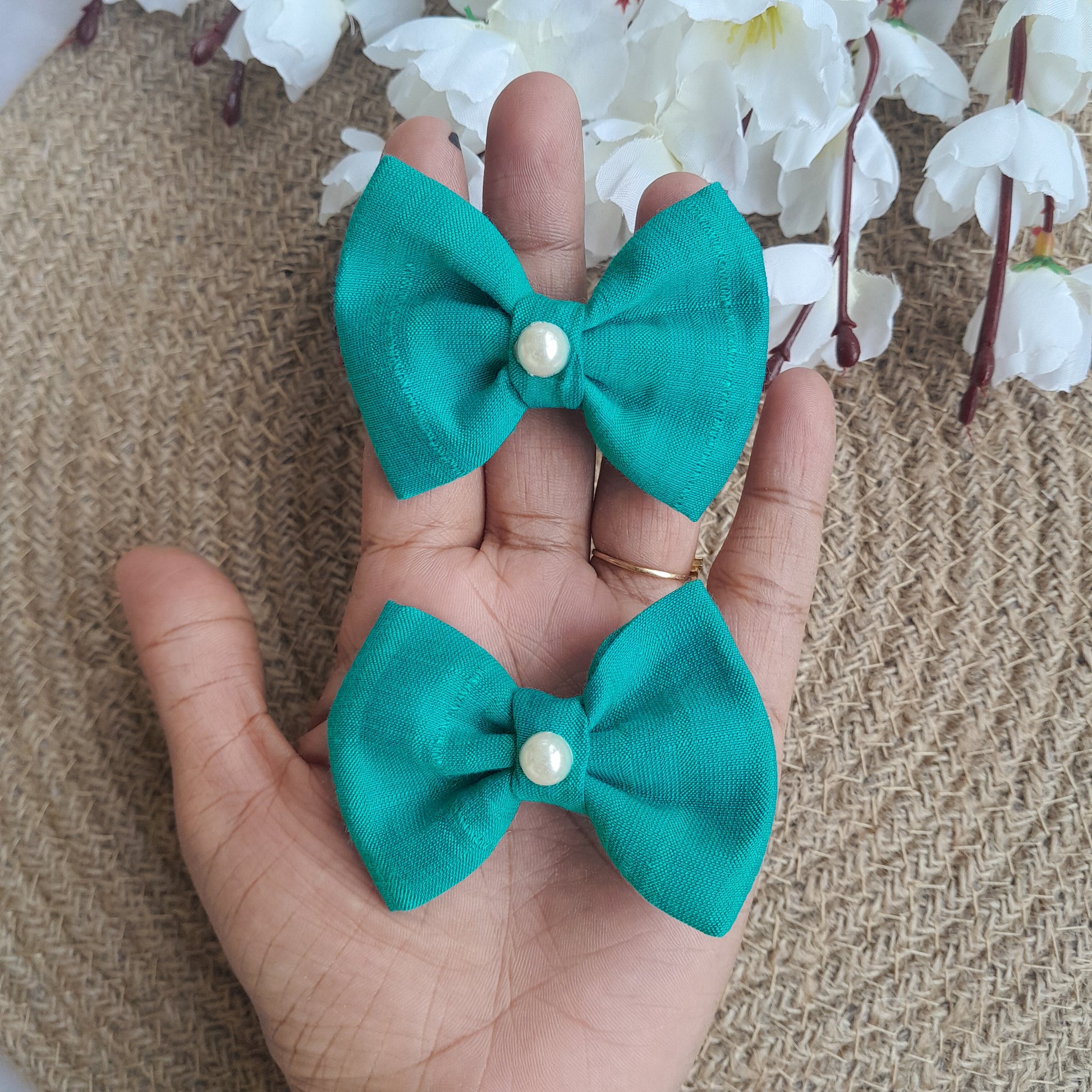 Kids Pearl Clips Set of 2 - Lux Green - Scrunchy Bows