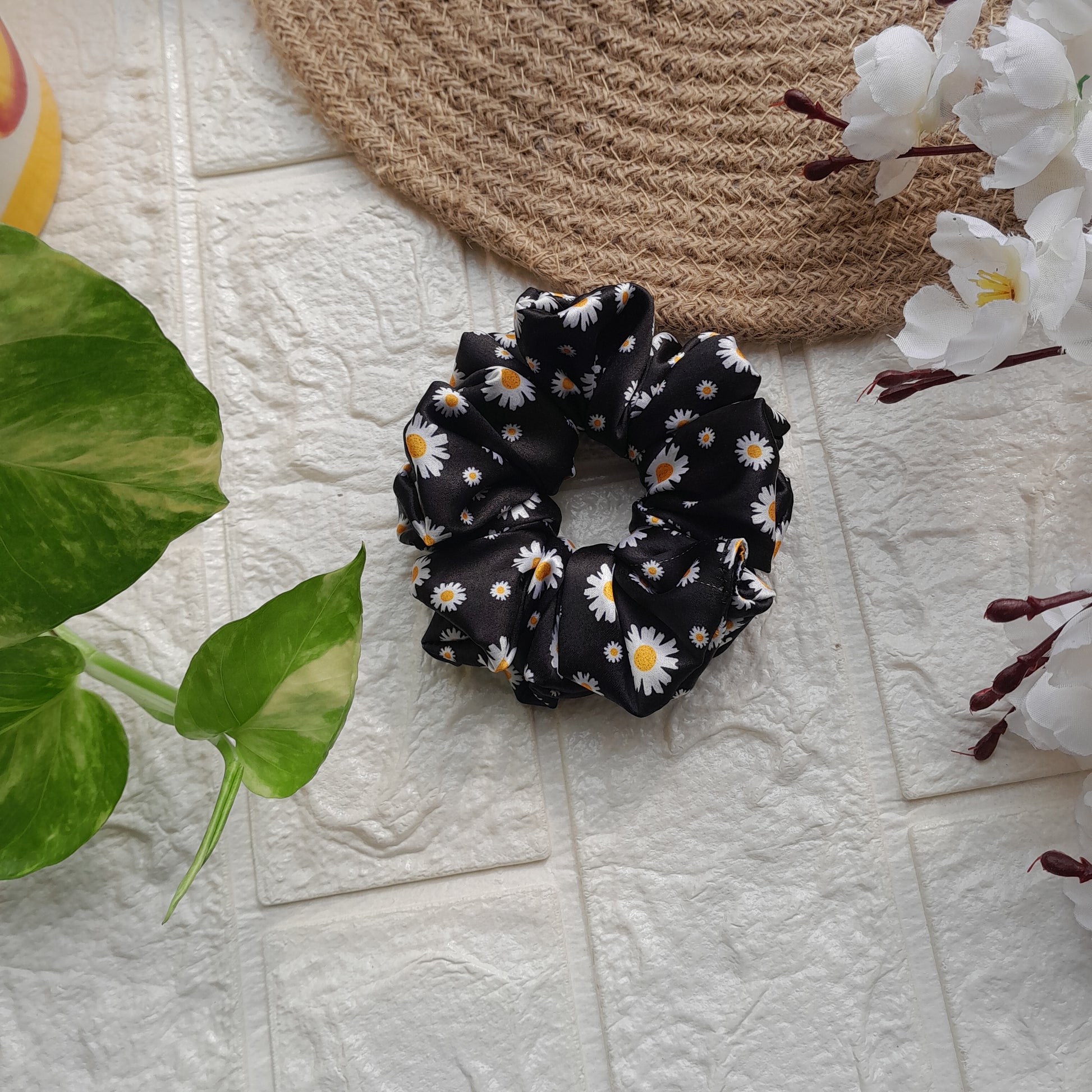 Black Daisy Scrunchie - Scrunchy Bows