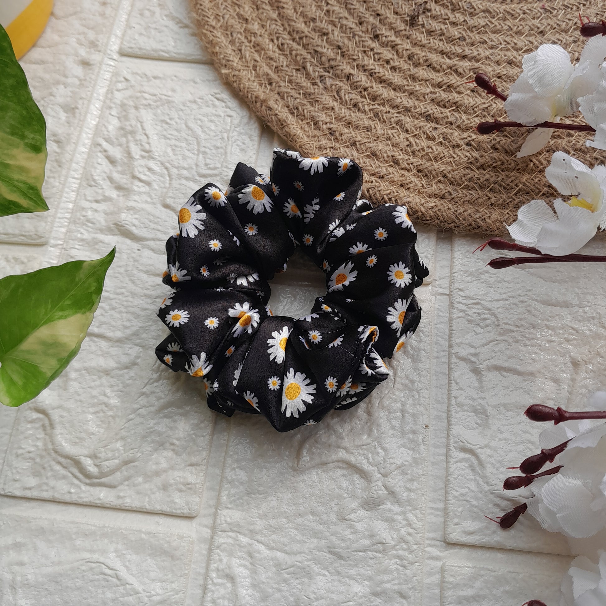 Black Daisy Scrunchie - Scrunchy Bows