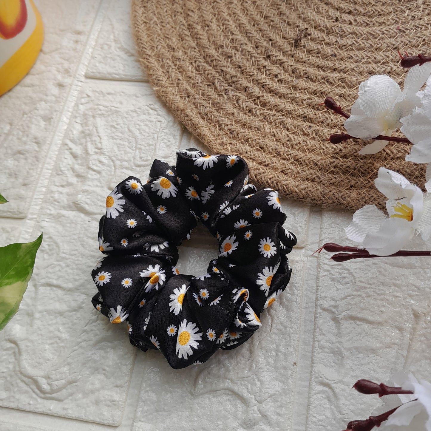 Black Daisy Scrunchie - Scrunchy Bows