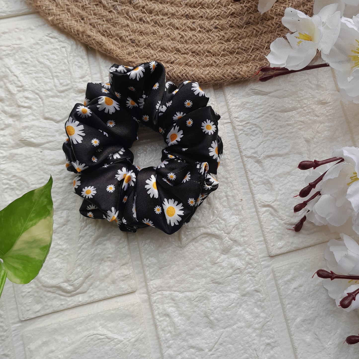 Black Daisy Scrunchie - Scrunchy Bows