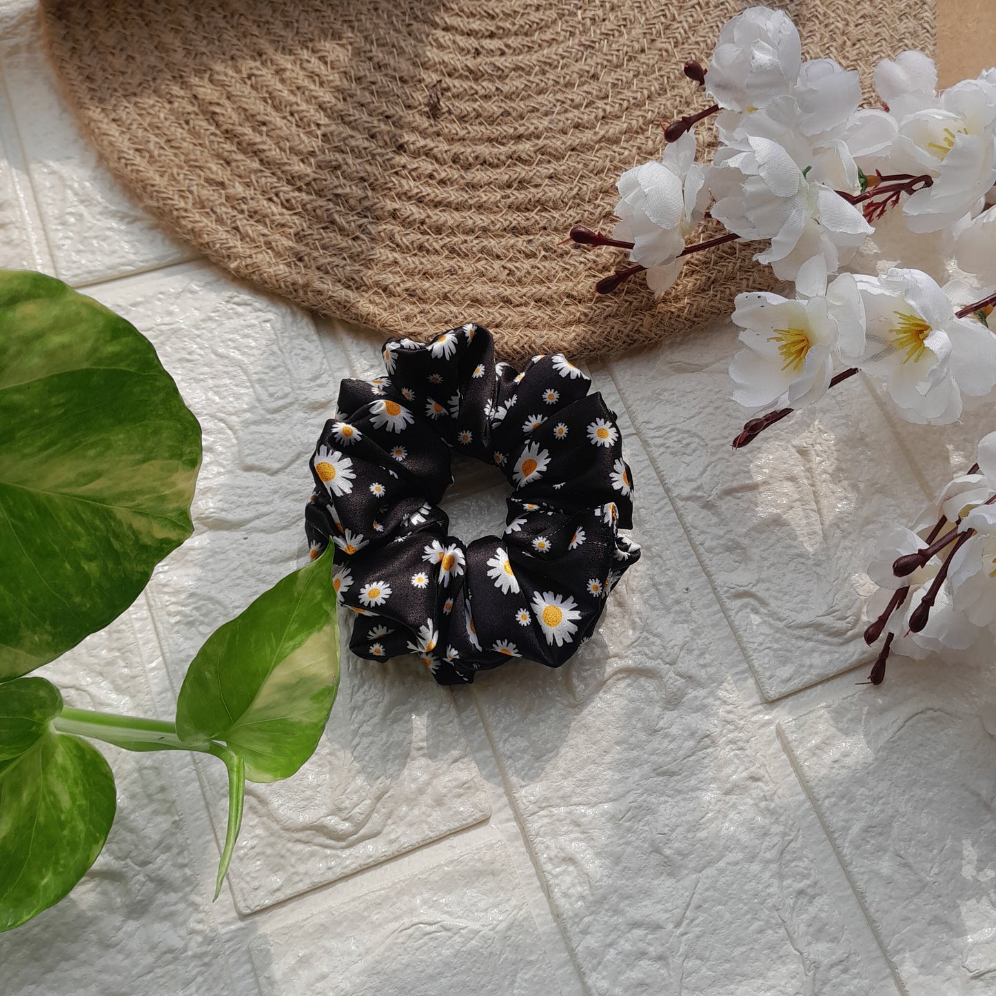 Black Daisy Scrunchie - Scrunchy Bows