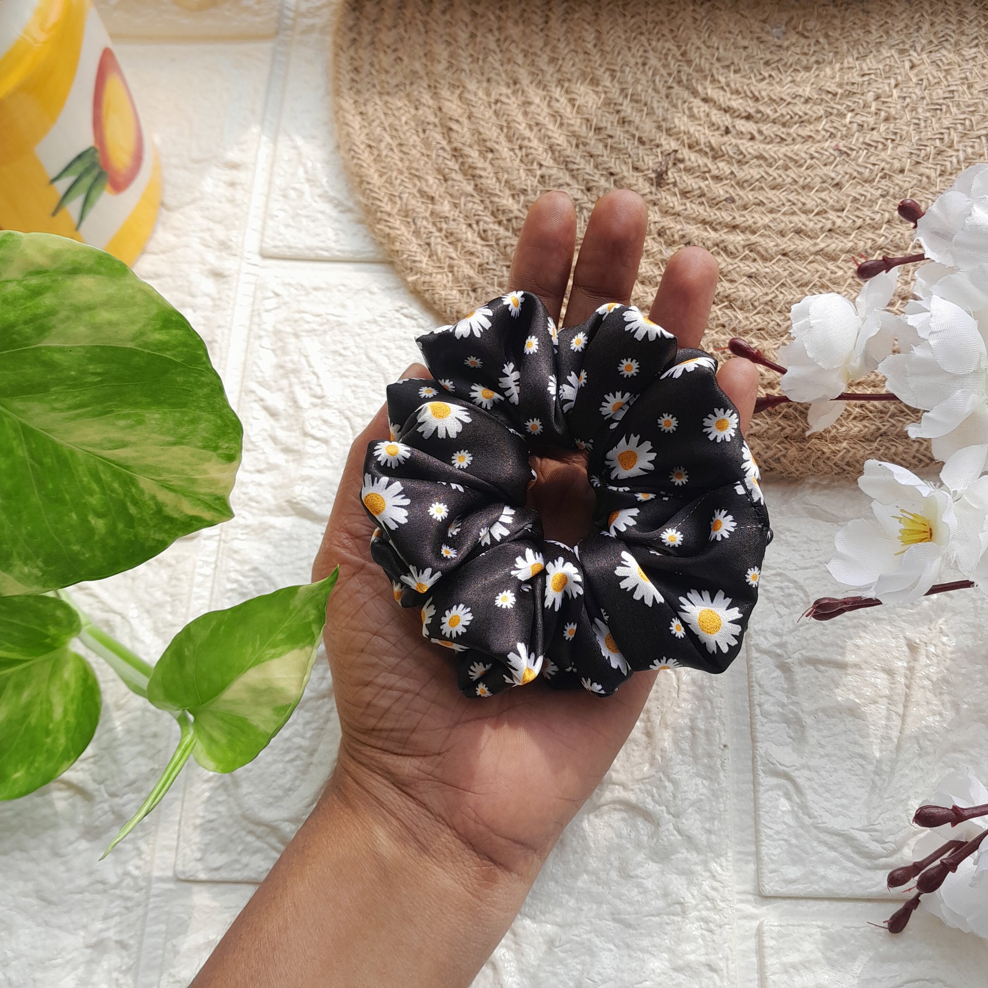 Black Daisy Scrunchie - Scrunchy Bows