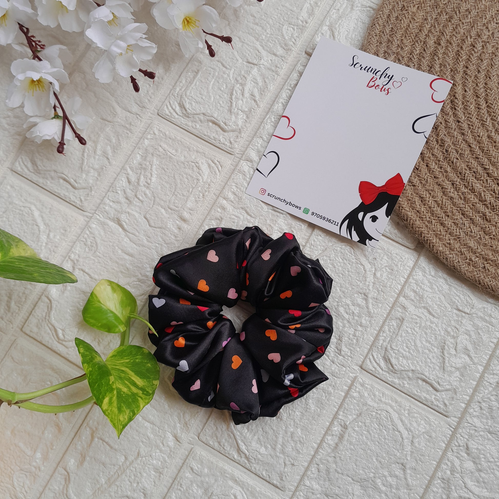 Black Heart Scrunchie - Scrunchy Bows