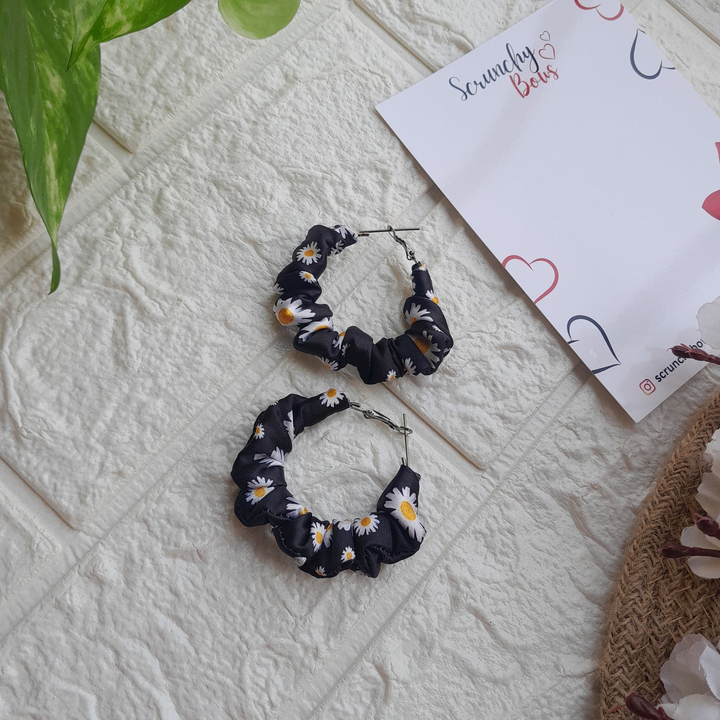 Black Daisy - Scrunchie Hoops