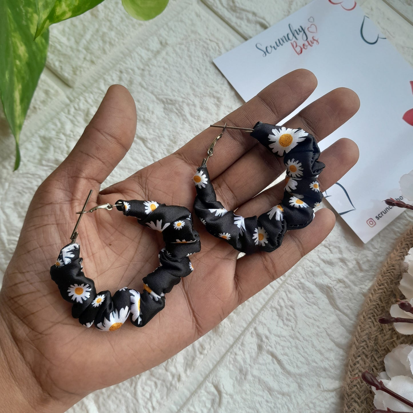 Black Daisy - Scrunchie Hoops