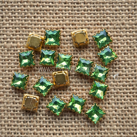 8x8 Square Clip Stone - Parrot Green