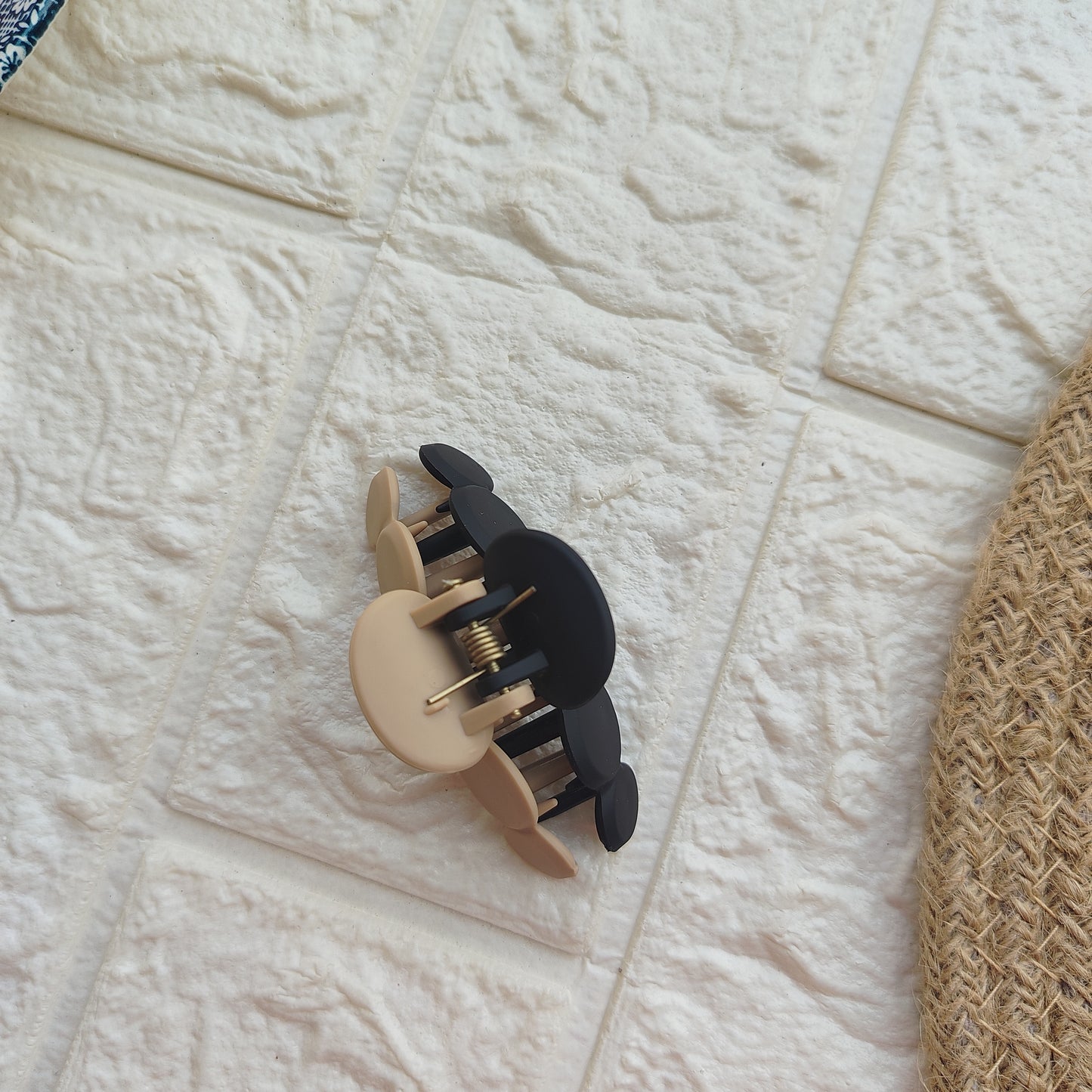 DUAL SHADE BUTTON CLAWS